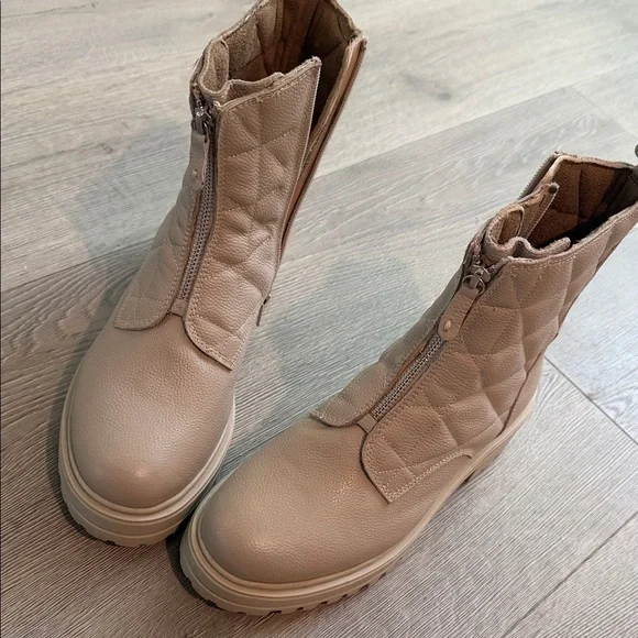 NWOT Zip-Front Quilted Ankle Boot in Light Beige - Picture 8 of 8